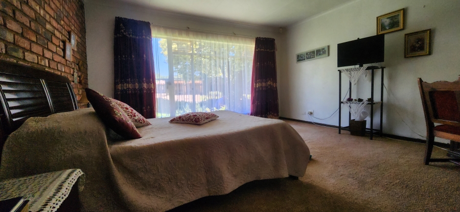 6 Bedroom Property for Sale in Kannoniers Park North West